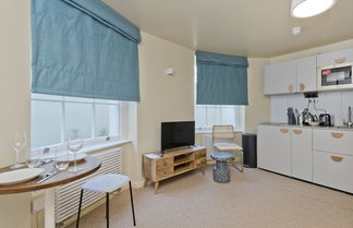 Photo 1 - Delightful Lower Ground Studio in Leafy NW London