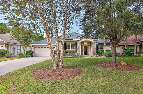 Foto 12 - Elegant Home w/ Screened-in Patio & Fenced Yard