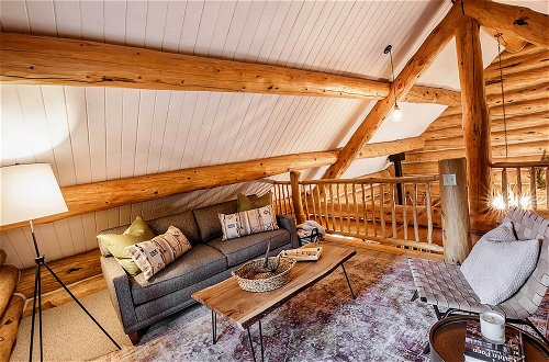 Foto 13 - Remodeled Swedish Cope Log Cabin w/ Sauna + Loft