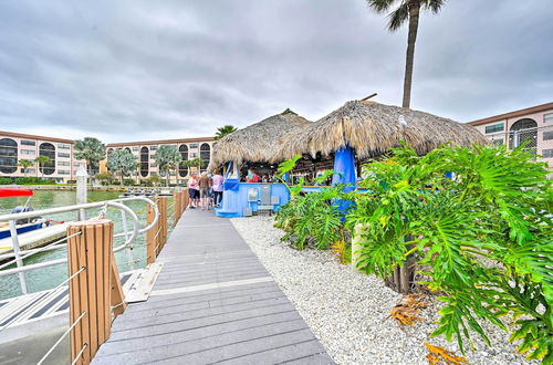 Foto 7 - Waterfront Marco Island Condo w/ Pool + Hot Tub