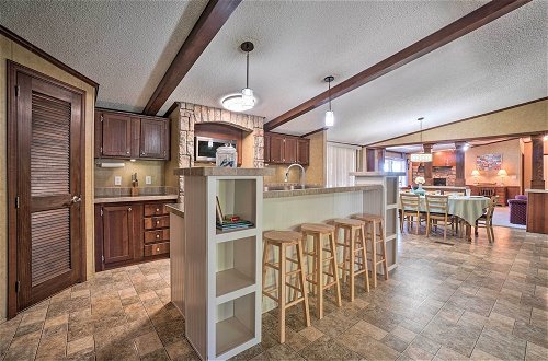 Foto 30 - Monett Family Ranch Home w/ Fireplace & Huge Deck
