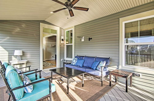 Foto 31 - Vibrant Home in Ocean View w/ Screen Porch