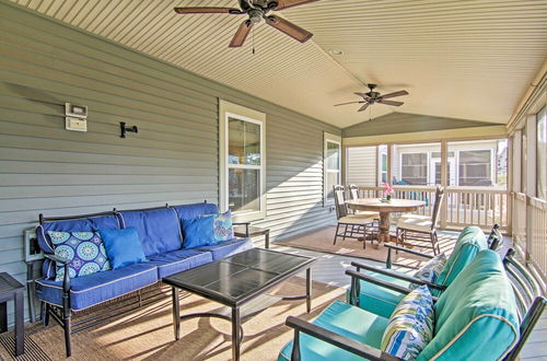 Photo 27 - Vibrant Home in Ocean View w/ Screen Porch