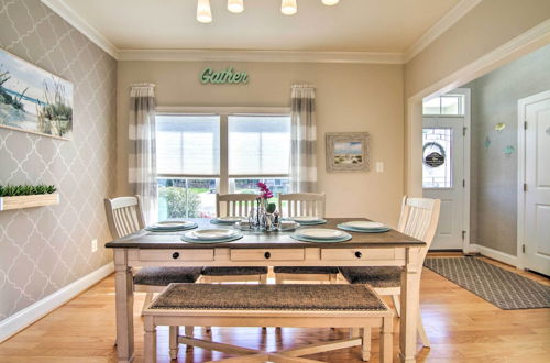 Photo 37 - Vibrant Home in Ocean View w/ Screen Porch