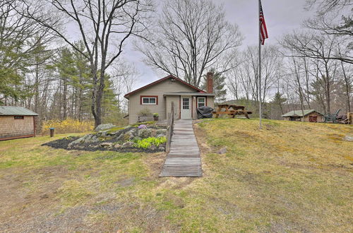 Foto 8 - Cute Gilford Cottage w/ Grill - Walk to Marina