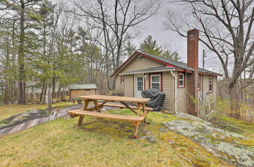 Foto 4 - Cute Gilford Cottage w/ Grill - Walk to Marina