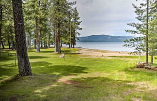 Foto 3 - Modern Cabin w/ Hot Tub - Walk to Lake + Golfing