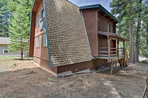 Foto 11 - Modern Cabin w/ Hot Tub - Walk to Lake + Golfing