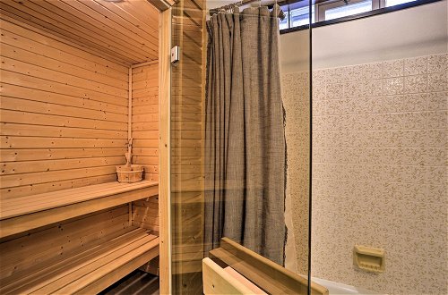 Foto 6 - Modern South Dakota Cabin w/ Private Hot Tub