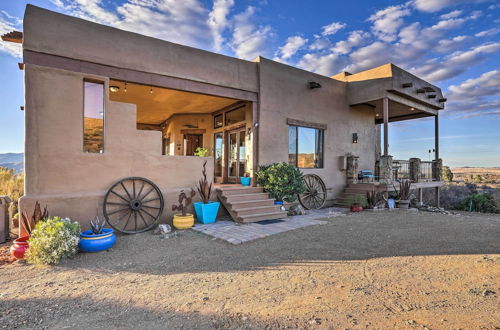 Foto 1 - Adobe Home w/ Mountain Views & Grilling Space