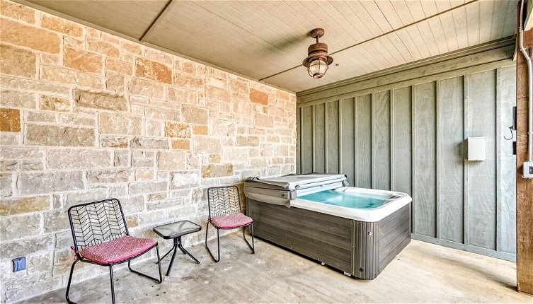 Foto 1 - Cozi Cottage With Hot Tub! - 2 Min to Wineries