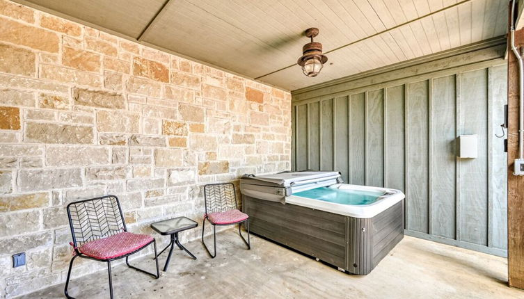 Photo 1 - Cozi Cottage With Hot Tub! - 2 Min to Wineries