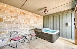 Photo 1 - Cozi Cottage With Hot Tub! - 2 Min to Wineries