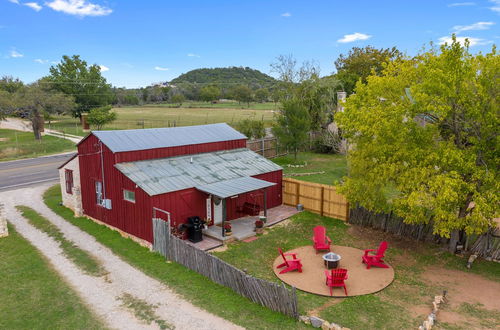 Photo 25 - Gorgeous Barn Cabin With Firepit 10min From Main St