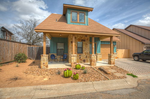 Foto 60 - Luxury Modern Home With Hot tub Deck & Firepit