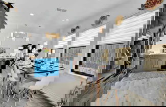 Foto 1 - Luxury Modern Home With Hot tub Deck & Firepit!