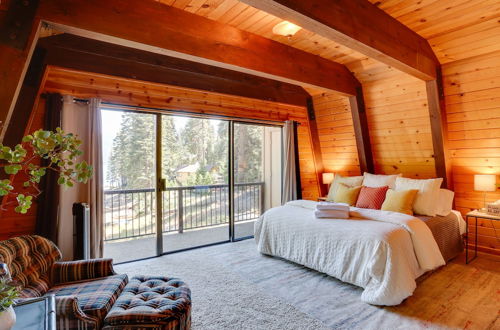 Photo 5 - Westwood Lakefront Cabin w/ Hot Tub & Boat Dock