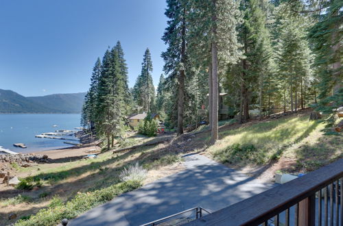 Foto 9 - Westwood Lakefront Cabin w/ Hot Tub & Boat Dock