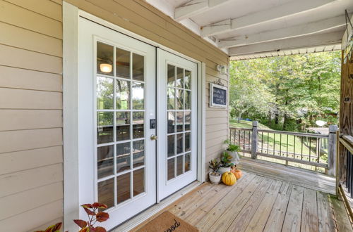 Photo 12 - Cozy Lakeside Cottage By Little Golden Gate Bridge