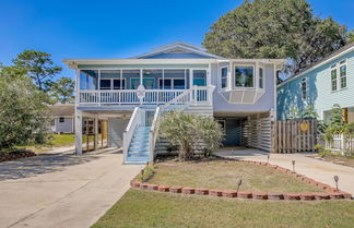 Foto 1 - Oak Island Home w/ Screened Porch ~ 1 Mi to Beach