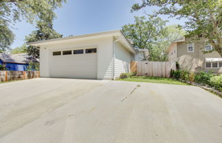 Foto 3 - Modern Lawrence Home w/ Patio < Half-mi to U of K