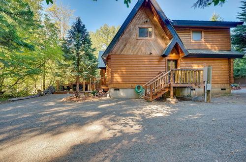 Photo 7 - Spacious Packwood Cabin w/ Hot Tub - Near River