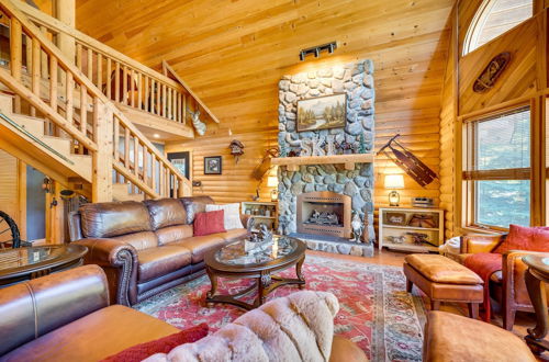 Photo 23 - Spacious Packwood Cabin w/ Hot Tub - Near River