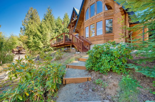 Photo 31 - Spacious Packwood Cabin w/ Hot Tub - Near River