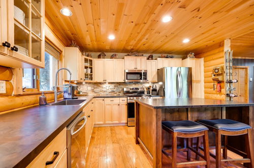 Photo 32 - Spacious Packwood Cabin w/ Hot Tub - Near River