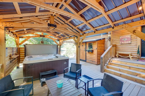 Photo 15 - Spacious Packwood Cabin w/ Hot Tub - Near River