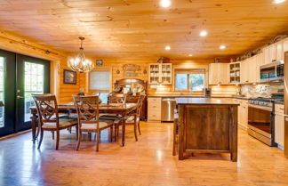 Photo 2 - Spacious Packwood Cabin w/ Hot Tub - Near River