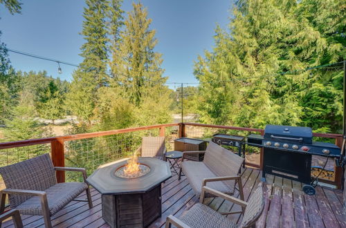 Foto 9 - Spacious Packwood Cabin w/ Hot Tub - Near River