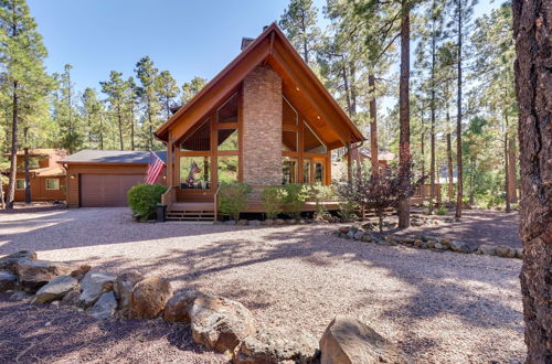 Foto 10 - Inviting Pinetop Home w/ Fireplaces & Large Deck