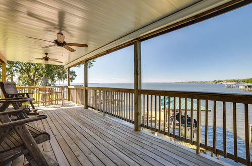 Foto 1 - Spacious Lake Livingston Home w/ Decks & Fire Pit