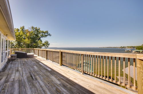 Foto 2 - Spacious Lake Livingston Home w/ Decks & Fire Pit