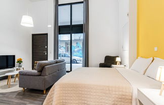 Photo 2 - Sanders Home Suites - Cozy Street-view Studio