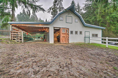 Photo 17 - Woodinville Home w/ Furnished Deck & Fire Pit