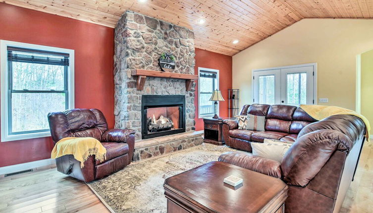 Photo 1 - Cozy Home w/ Patio, 2 Mi to Dale Hollow Lake