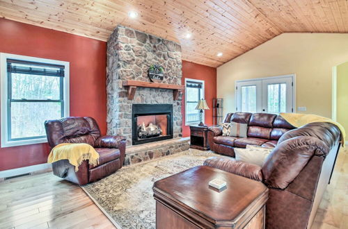 Photo 1 - Cozy Home w/ Patio, 2 Mi to Dale Hollow Lake