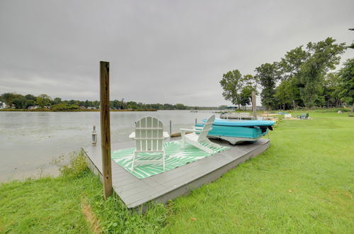 Foto 9 - Homey Lakefront Escape w/ Boat Dock, Fire Pit