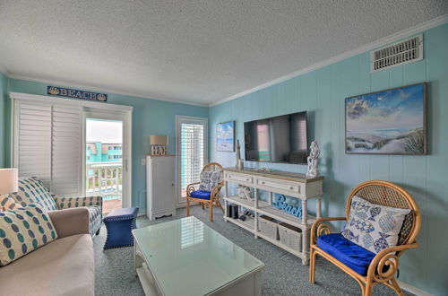 Foto 28 - Beachfront Condo w/ Boardwalk & Pool Access