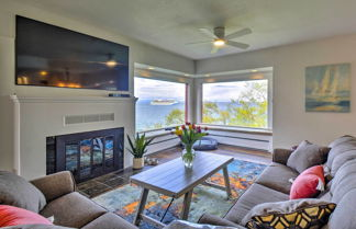 Foto 1 - Chic Port Angeles Home w/ Oceanfront Balcony