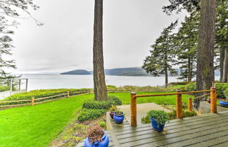 Foto 2 - Custom Guemes Home w/ Spectacular Water Views