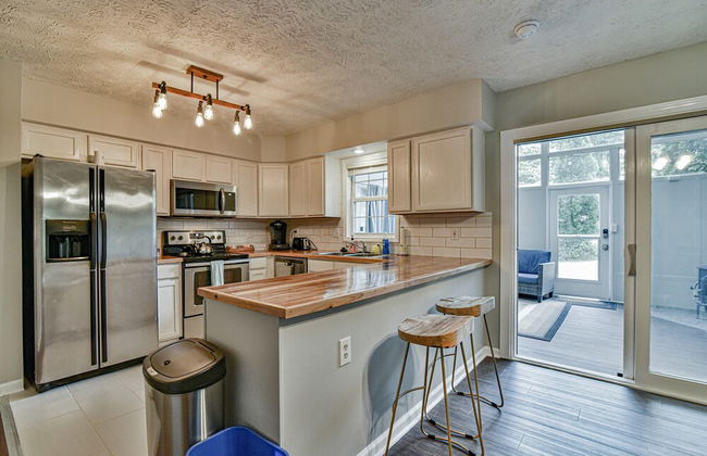 2 BR apt near Mtn to Sea Hiking Trail - Photo 6