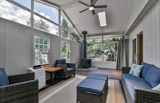 2 BR apt near Mtn to Sea Hiking Trail - Photo 12