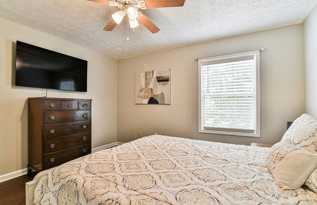 2 BR apt near Mtn to Sea Hiking Trail - Photo 1