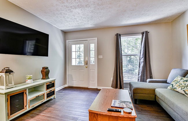 2 BR apt near Mtn to Sea Hiking Trail - Photo 8