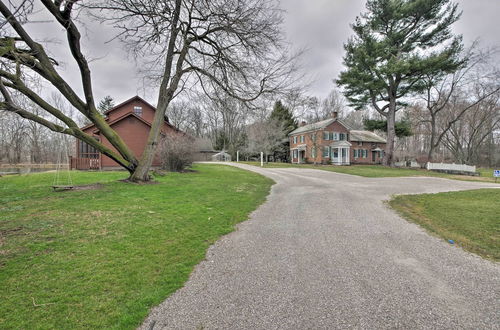 Foto 18 - Quaint Winesburg Cottage w/ Porch & Pond