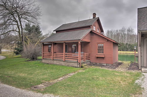 Photo 29 - Quaint Winesburg Cottage w/ Porch & Pond