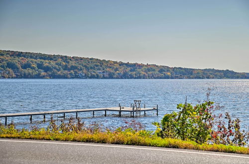 Foto 10 - Charming Saratoga Lake Retreat w/ Dock Access